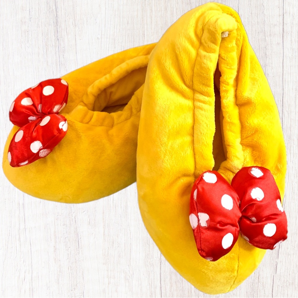 Disney Parks “Minnie Mouse” plush house slippers- M